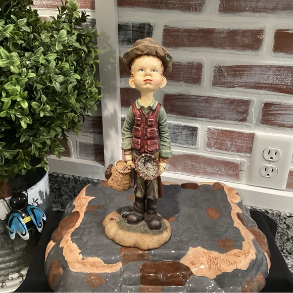 🟢 Vintage “Boy Gone Fishing” Awesome Statue Great Decor piece - Nicely Detailed - Picture 2 of 13